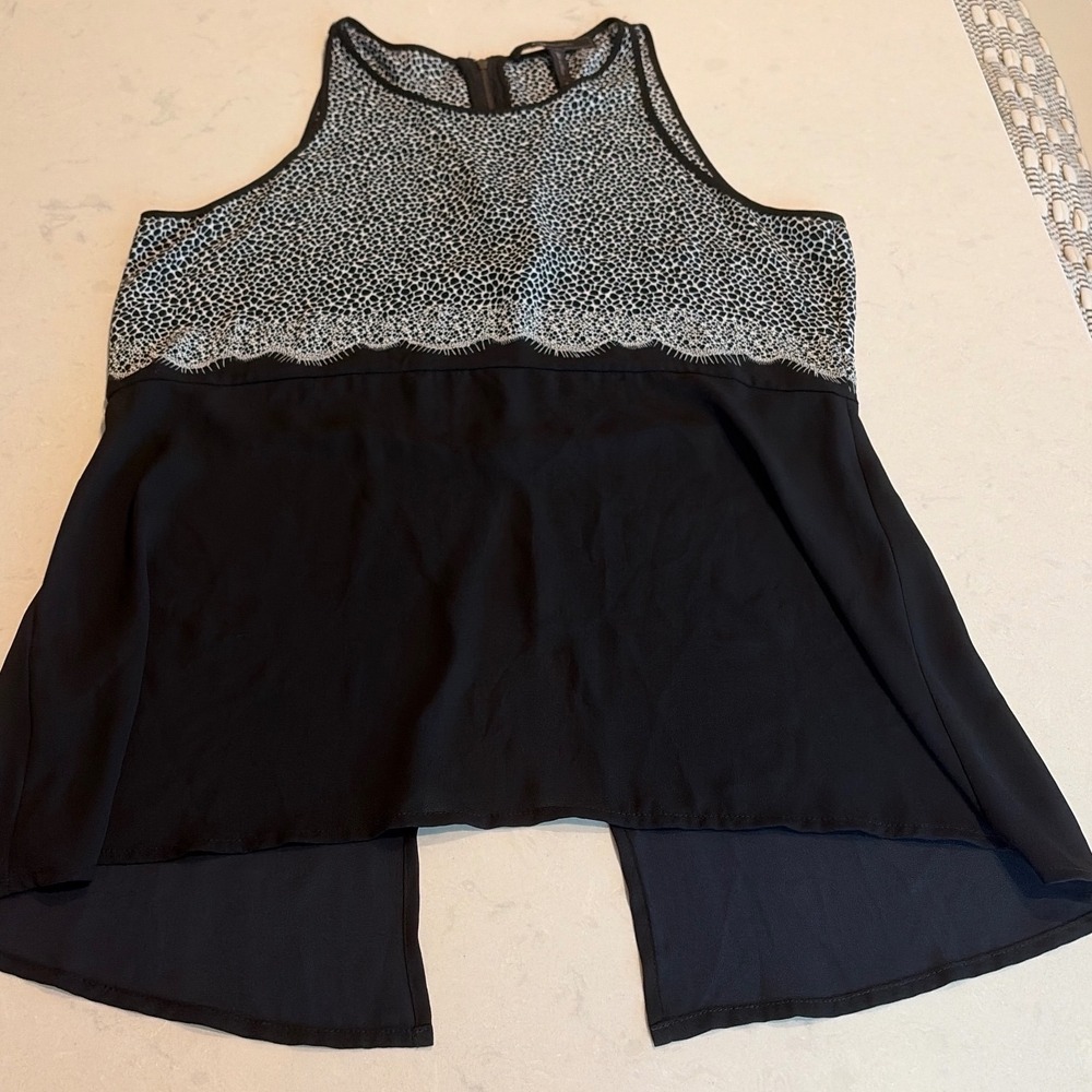 BCBGMAXAZRIA Sleeveless Top Women S Black Pebble Print Lace Trim Split Back Chic - Picture 3 of 8